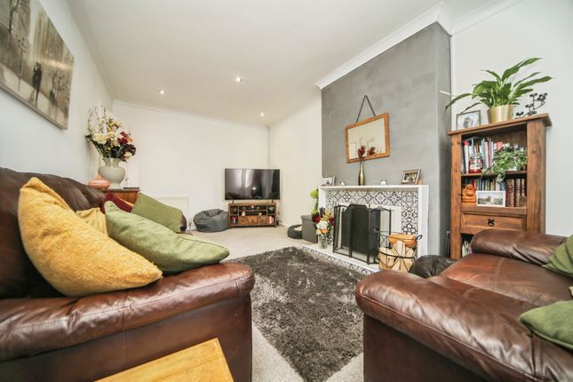 18, Maple Road, Stowmarket photo 3