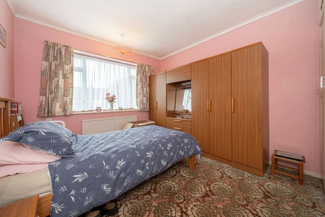 2, Haslemere Close, Hampton photo 3