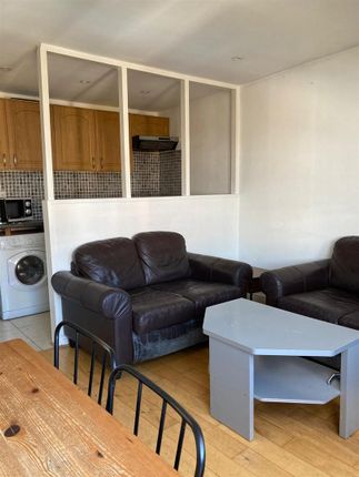 Living Room Main.Jpg
