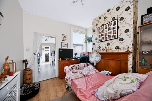79 Cambridge Street, Luton, Bedfordshire photo 4