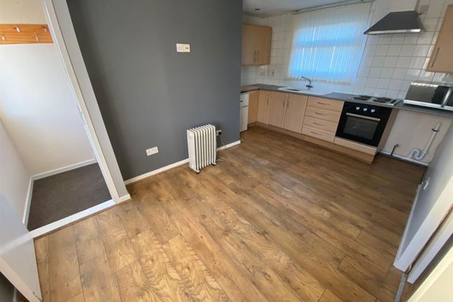 31, Stroud Crescent West, Hull photo 2