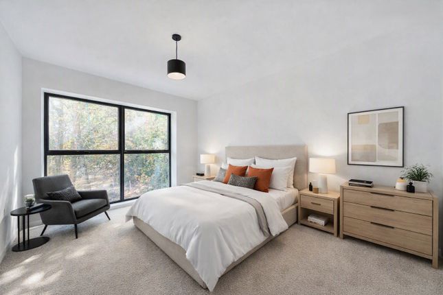 L/R 42 Ravensbourne Park Crescent, London, Greater London photo 3