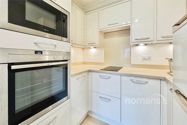 Flat 27, McKernan Court,, High Street, Berkshire photo 4