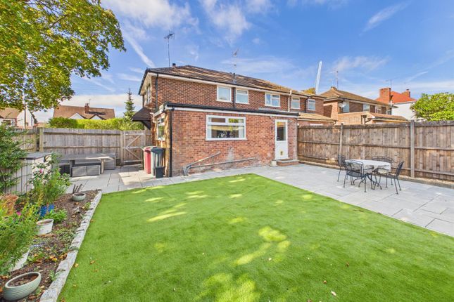 1, Ainsdale Crescent, Reading photo 3