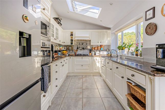 11, Maugersbury Park, Cheltenham photo 3