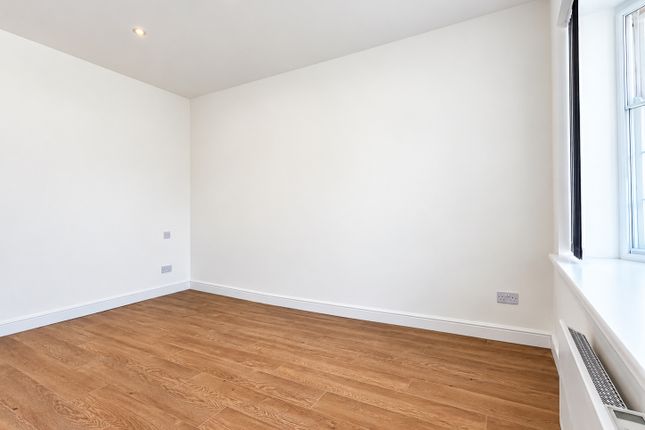 Flat 2, 13A, West Street, Reigate photo 3
