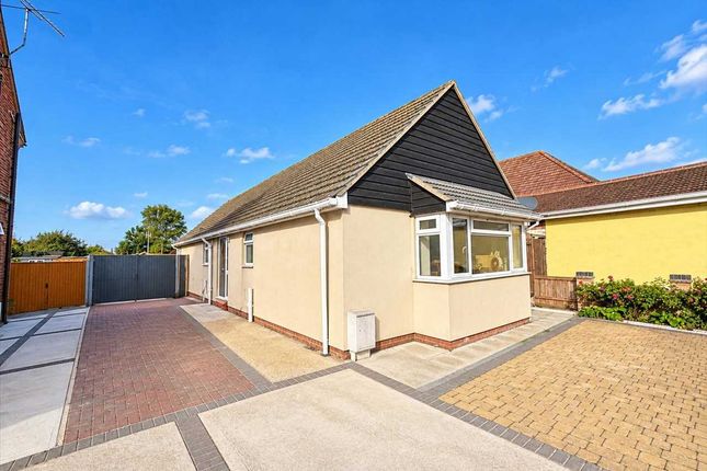 3-bed bungalow on 105, Hall Lane, Walton On The Naze, £250,000