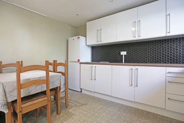 15, Lansbury Avene, Romford photo 5