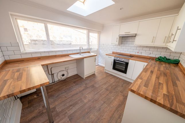 2, Bourne Close, Horndean photo 3