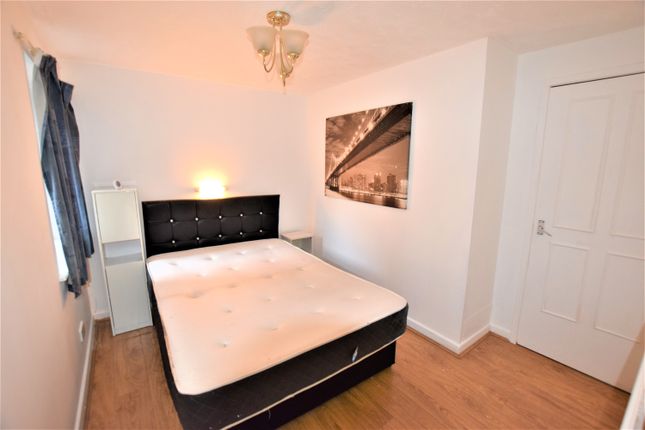 Flat to rent in Lonsdale Road, Blackpool