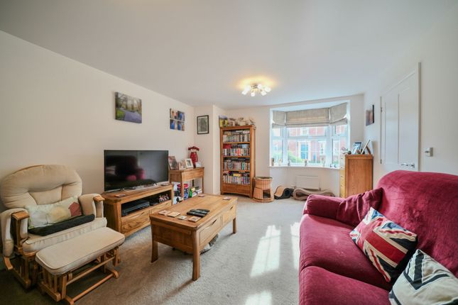 5 Elizabeth Way, Norwich photo 4