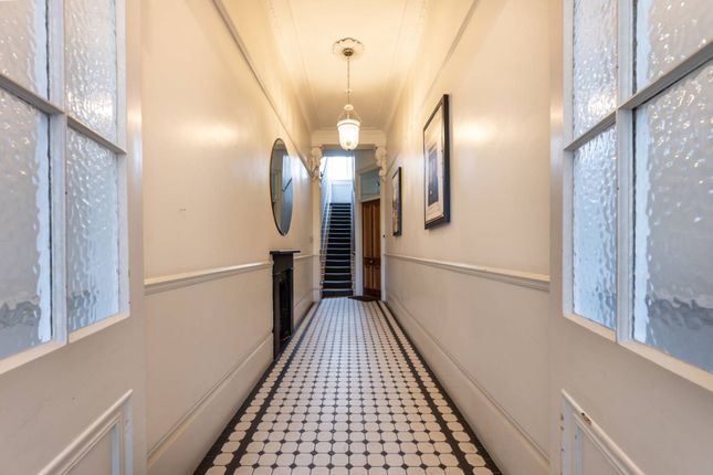 Flat for sale in Cleveland Square, Bayswater, London
