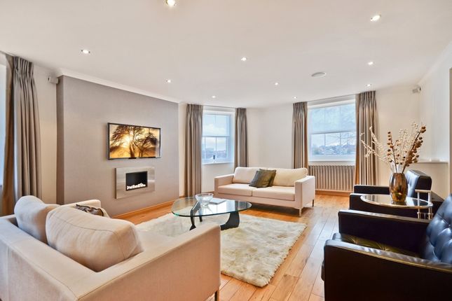 Living Room (Main)