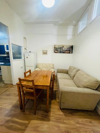 Flat 2, 38b Mansfield Road, Ilford photo 4