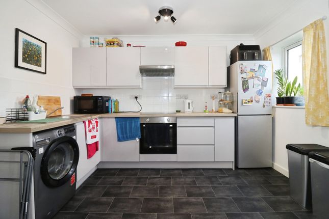 Flat 3, Cabot Court,, Gloucester Road North, Gloucestershire photo 4