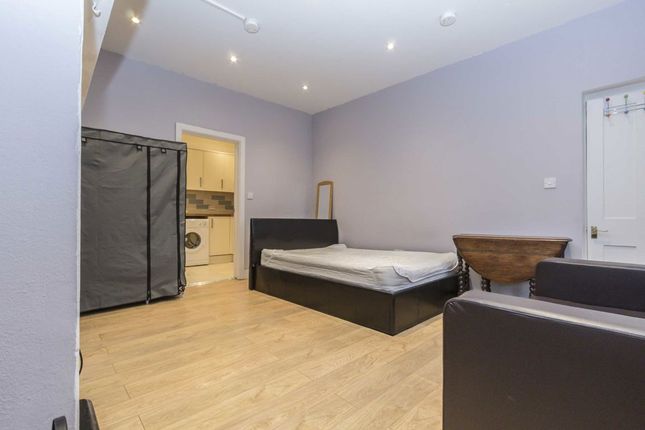Basement Flat, 78, Broad Street, Teddington photo 2