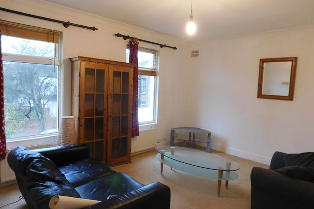 Flat to rent in Elthorne Avenue, London