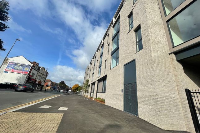 2-bed flat on 37 , Crossbank Apartments , Salford, £160,000