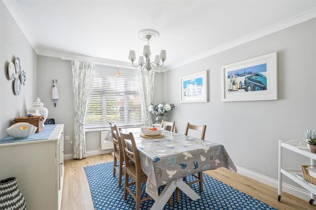 22, Castell Close, Hilperton photo 4
