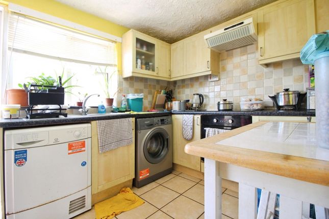 137 Penhill Drive, Swindon photo 4