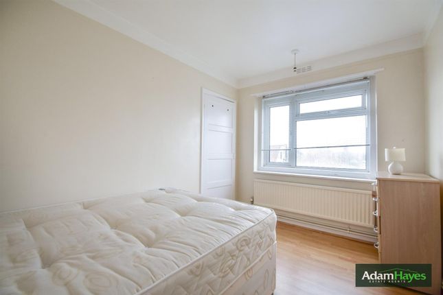 5 Wentworth Lodge, Wentworth Park, London photo 2