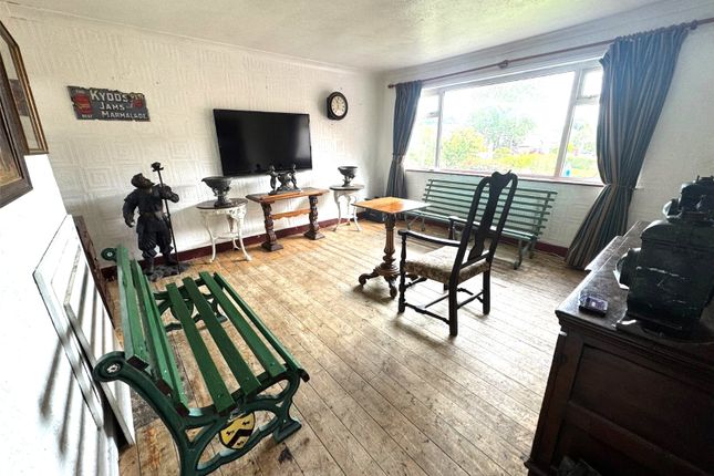 65, Holcombe Crescent, Bolton photo 2