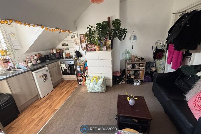 Flat, Spen Road, Leeds photo 4