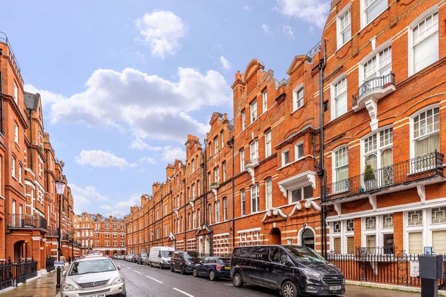 Thumbnail Flat to rent in Egerton Gardens, Knightsbridge, London