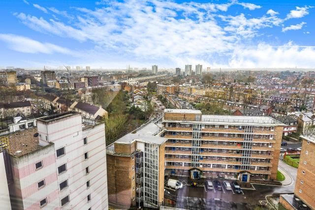 Flat for sale in Centre Heights, 137 Finchley Road, London