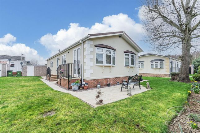 2-bed caravan on 16 Fairfield Park, Wellow Road, Newark, £150,000