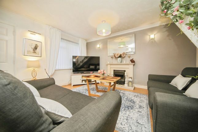22, Lavenham Way, Stowmarket photo 3