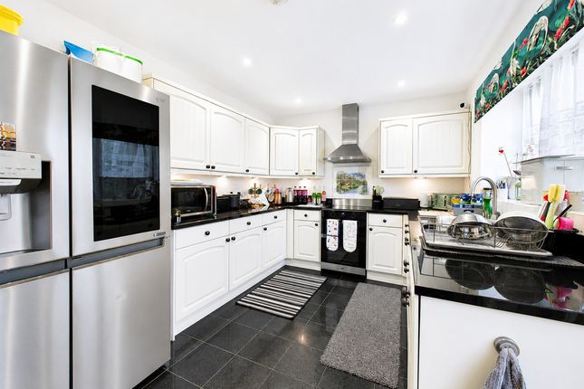 11, Coker Road, Canvey Island photo 2
