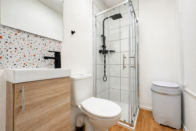 736, North Circular Road, London photo 3