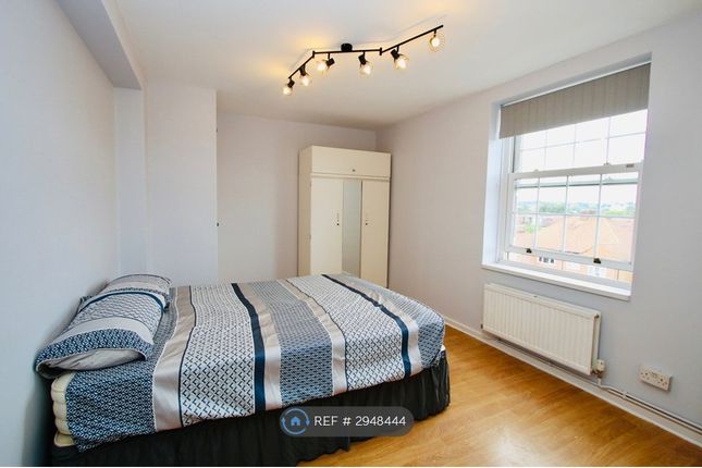 Flat, Meretune Court Martin Way, Morden photo 4