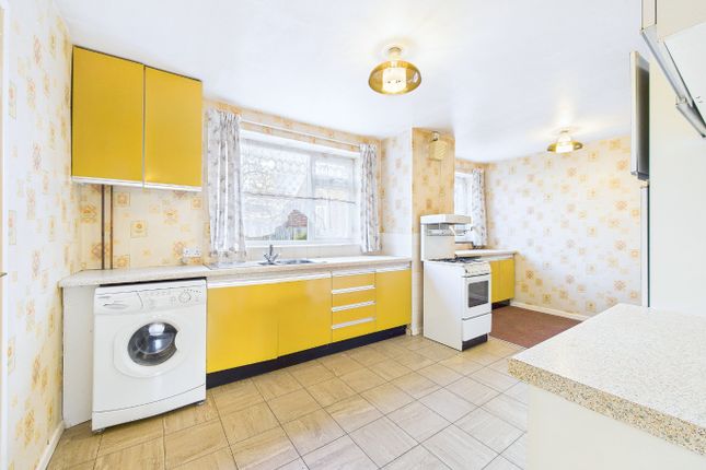 7 Annalee Road, South Ockendon, Essex photo 2