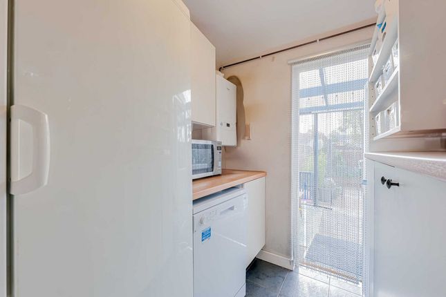 30, Royston Avenue, Southend-on-sea photo 3