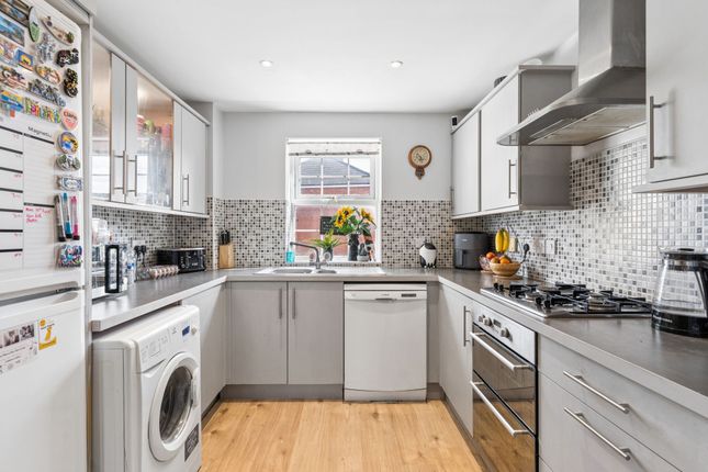 42 Whernside Drive, Stevenage photo 3