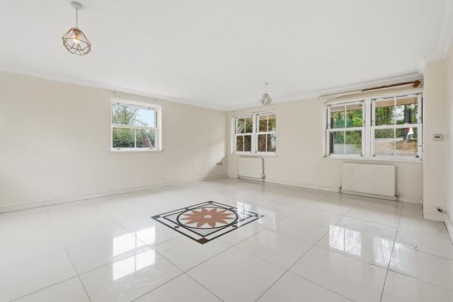 73, Arbour Lane, Chelmsford photo 4
