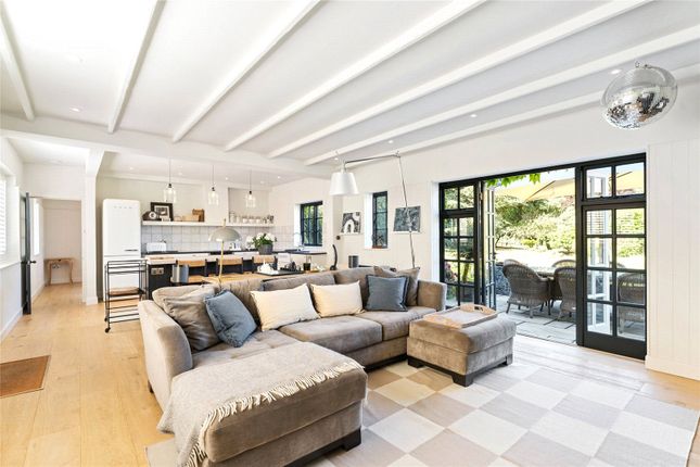 Kitchen/Reception