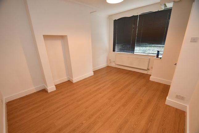 Springfield Road, Droylsden photo 2