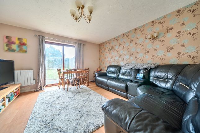 25, Shelton Avenue, Toddington photo 2
