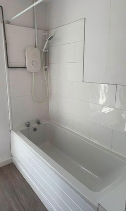 8, Barn Road, Carmarthen photo 4