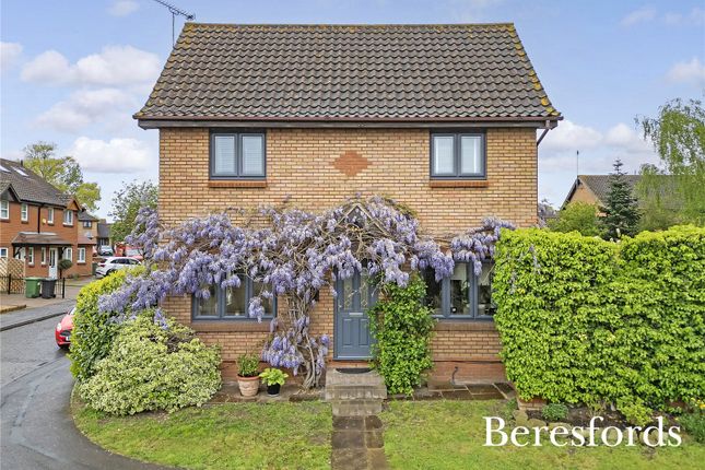 End terrace house for sale in Wallace Drive, Wickford