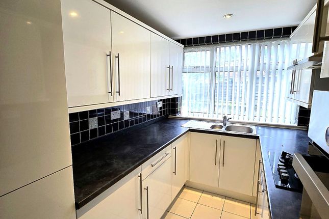 3 Ferngate Drive, Manchester photo 2