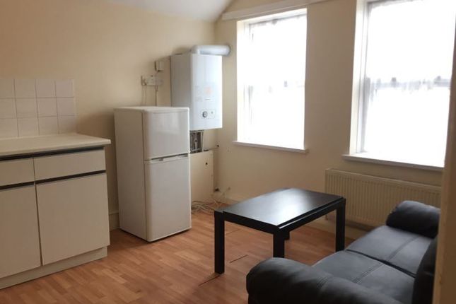 Thumbnail Flat to rent in Knights Hill, London