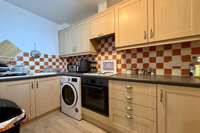 Flat 3 Oliver House, Wain Avenue, Chesterfield photo 3