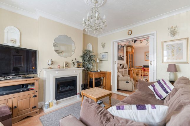 3 Avenue Road, Great Yarmouth photo 2