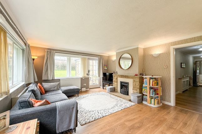 67, Hall Ing Lane, Holmfirth photo 4