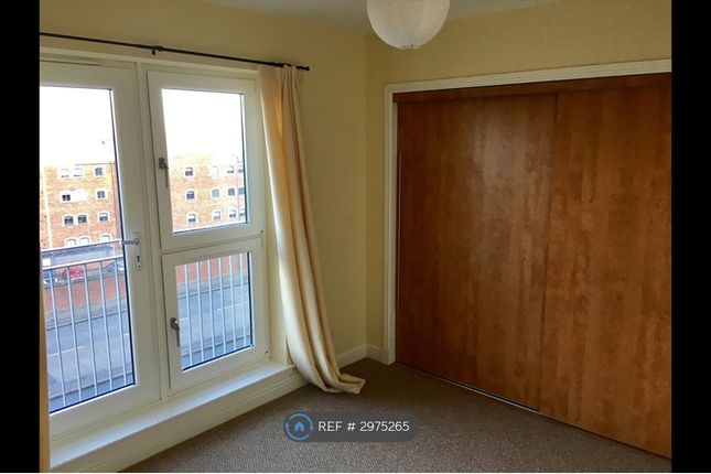 Flat, Kincaid Court, Greenock photo 5