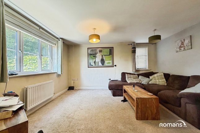 6, Wiltshire Crescent, Hampshire photo 2